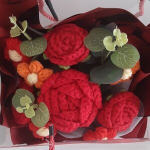 Handcrafted Red Crochet Flower Bouquet Come In A Clear Gift Box/w Red Heart